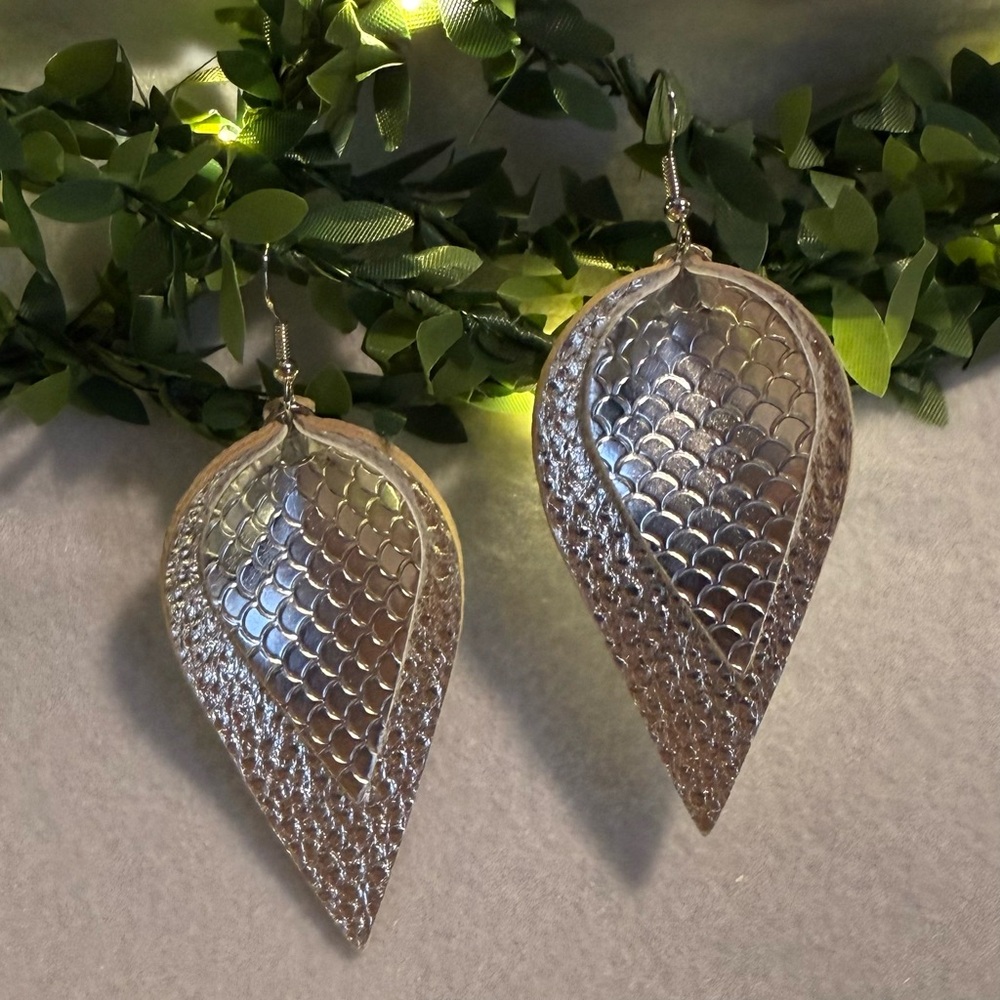 Handmade by KiKi Silver Leaf‎ Earrings • Metallic Mermaid Scale 3” Dangle